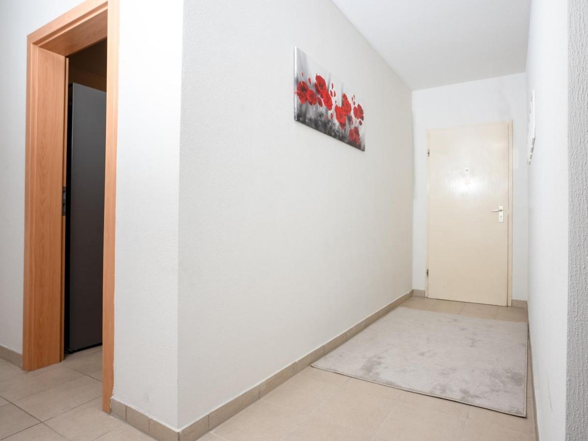 Livemore24 - 1 In 24-7 Check-in * Duisburg